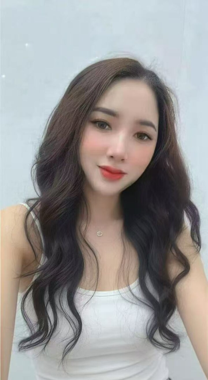 Htm Millennium Tina004.jpg